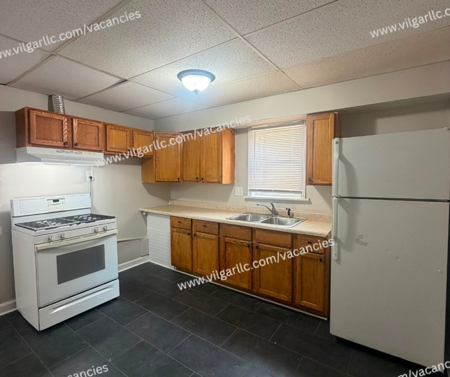 Building Photo - 4856 Magoun Ave