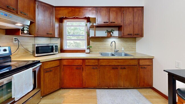 Building Photo - 1586 Fulton Hts