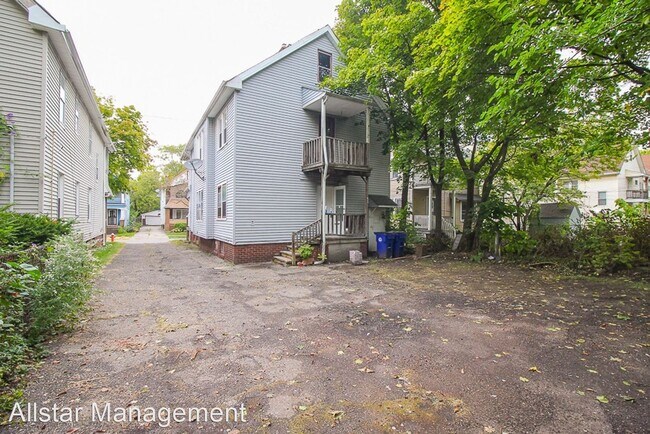 Foto del edificio - 2 br, 1 bath House - 11808 Parkhill Avenue Up