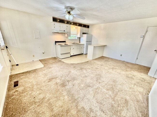 Building Photo - 2 Bedroom Near Law School!