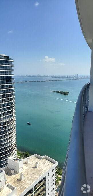 Building Photo - 1750 N Bayshore Dr