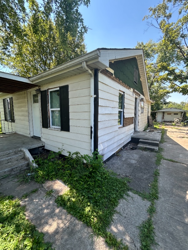 Building Photo - 132 Kinder St