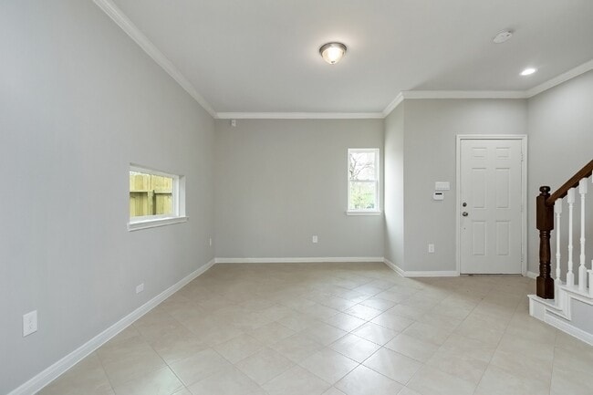 Building Photo - 1043 Marcolin St