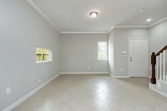 Building Photo - 1043 Marcolin