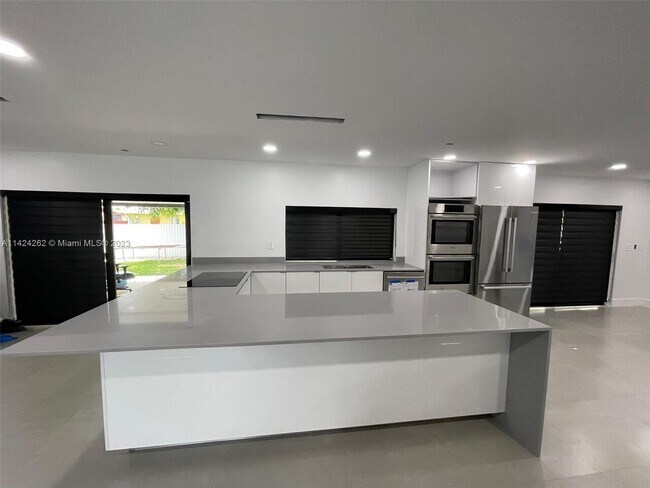 Foto del edificio - $4,500 15843 Fairway Heights Blvd # 0