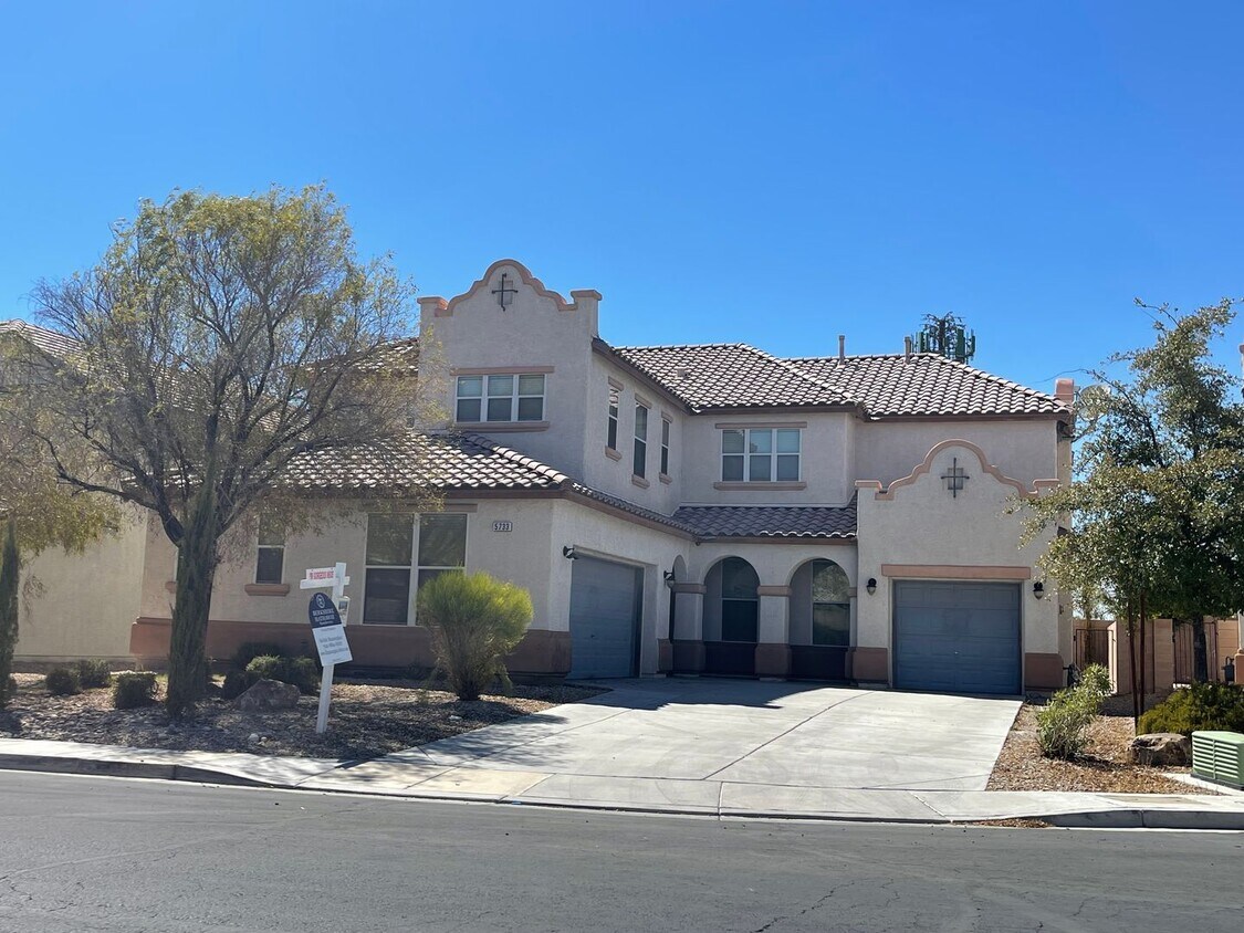 Primary Photo - Beautiful 2 Story Home with Lots of Privat...