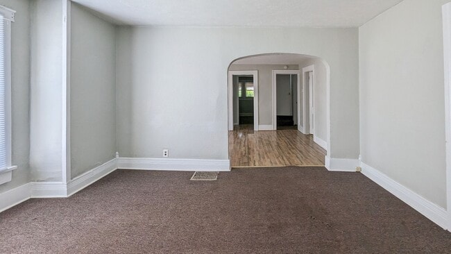 Building Photo - PRELEASING for AUGUST! Close to Campus; In-Unit Washer and Dryer