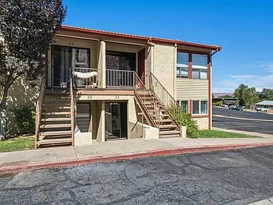Foto del edificio - Beautifully remodeled and move in ready, this updated 1-bed, 2-bath condo sits in the heart of do...