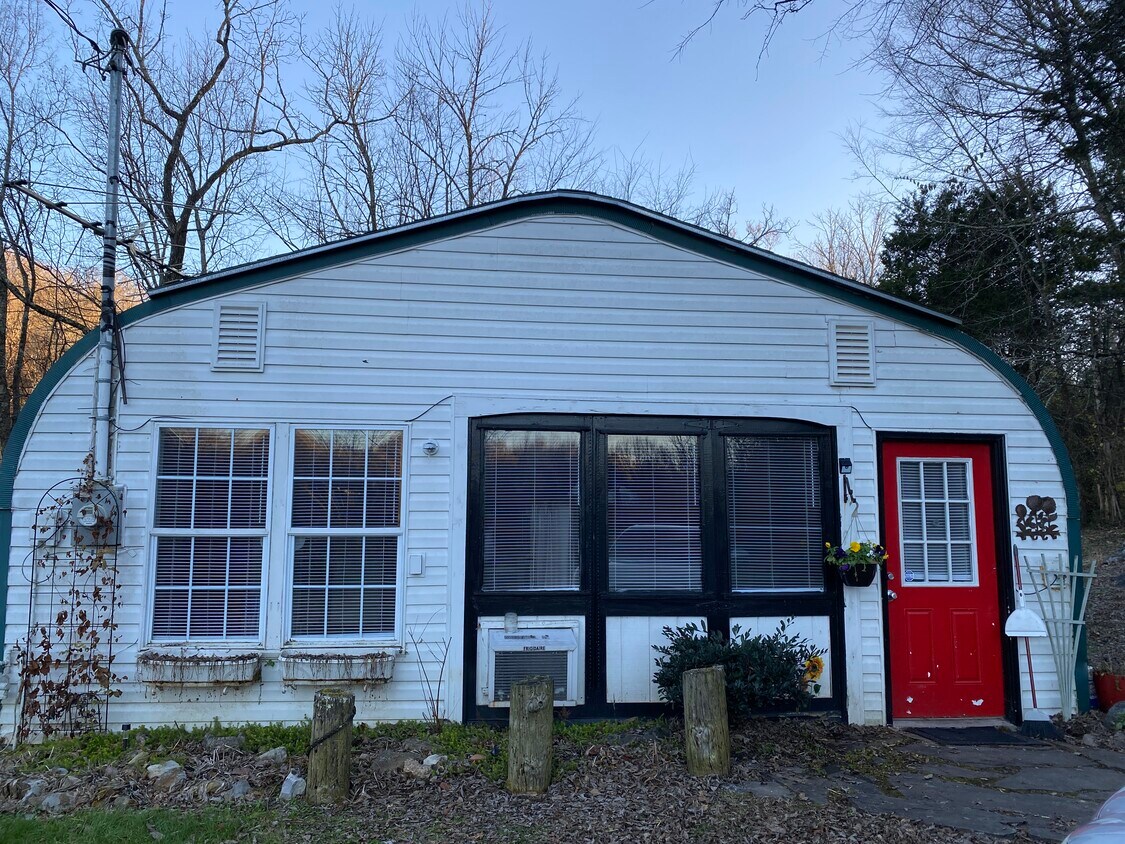 2105 Blue Springs Pky, Greeneville, TN 37743 House Rental in