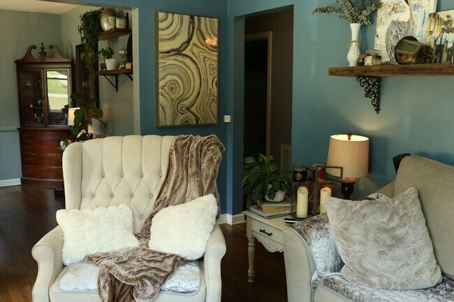 Building Photo - Awesome Cottage in the Heart of Inglewood/...