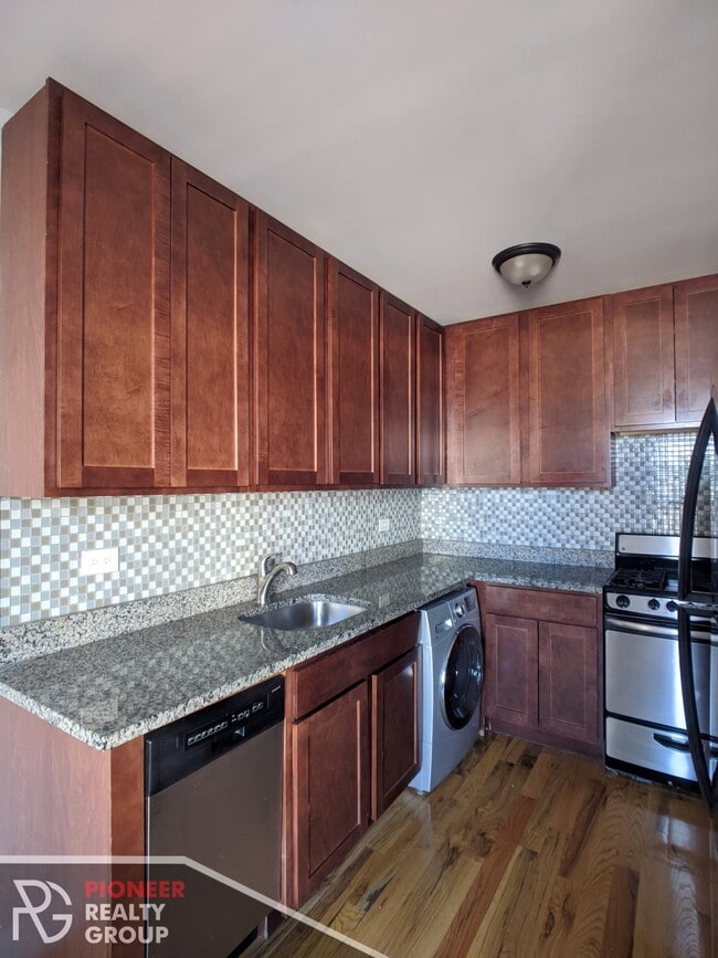 Foto del edificio - 556 W Arlington Pl