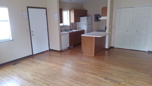 Kitchen - 1318 Albert Ave