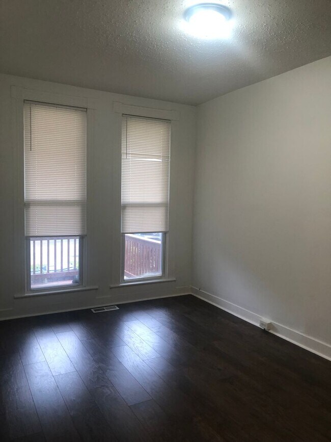 Building Photo - 3 Bedroom 1.5 Bathroom In Baltimore City