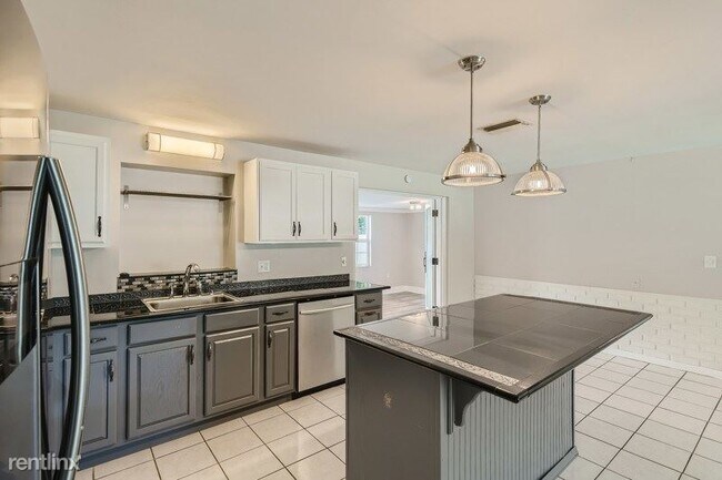 Foto del edificio - 3 br, 2 bath House - 1075 Jackmar Rd UNIT