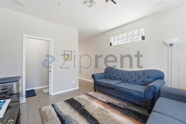 Building Photo - Unit 128
