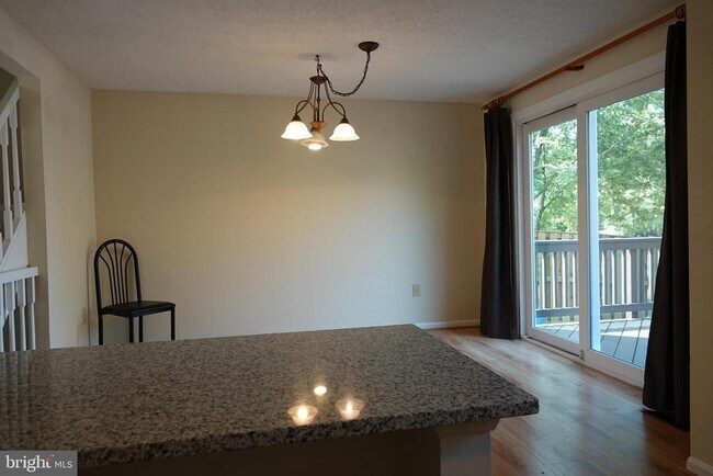 Foto del edificio - 7609 Nutwood Ct