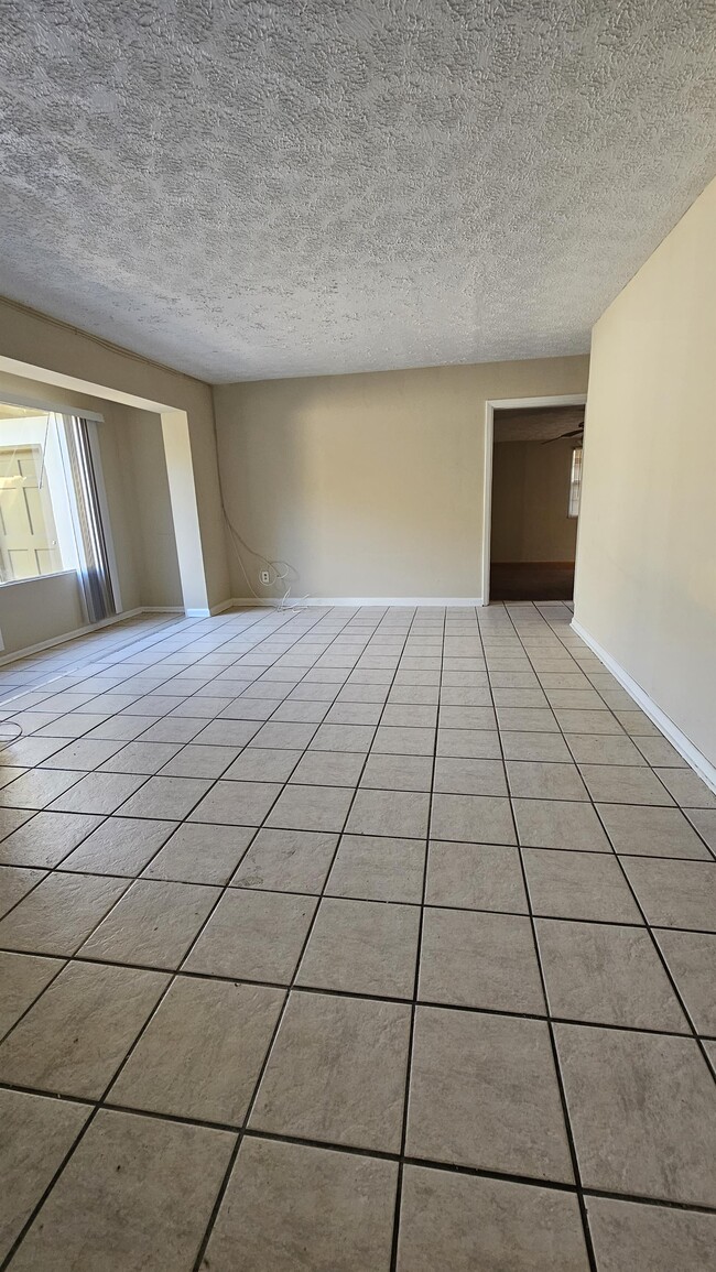 Building Photo - 1005 Legay Ave