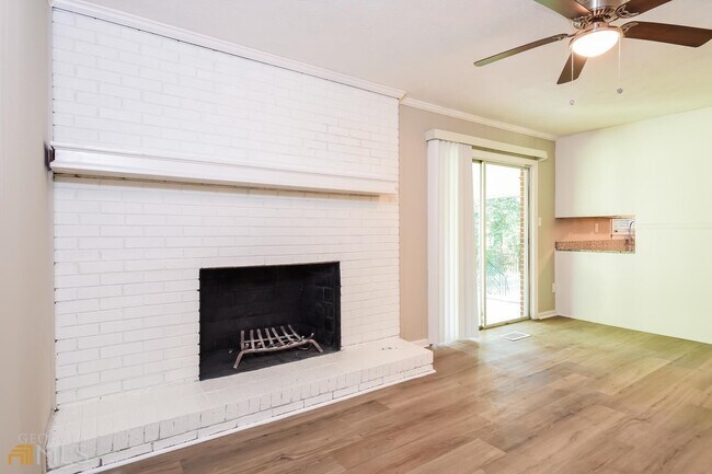 Foto del edificio - 3706 Sullivan Dr