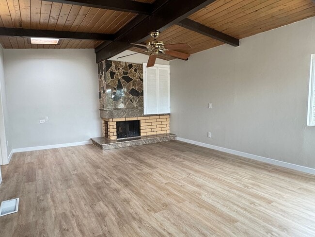 Building Photo - Rural 3 bedroom home in Newbury Park