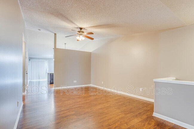 Foto del edificio - 1054 E Karla Ct