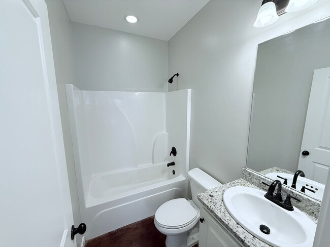 Building Photo - 104 Private Rd 4017