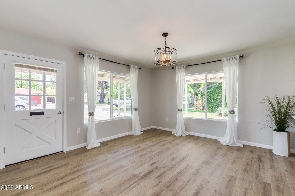Foto principal - 2030 N 38th Pl