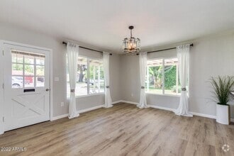 Building Photo - 2030 N 38th Pl