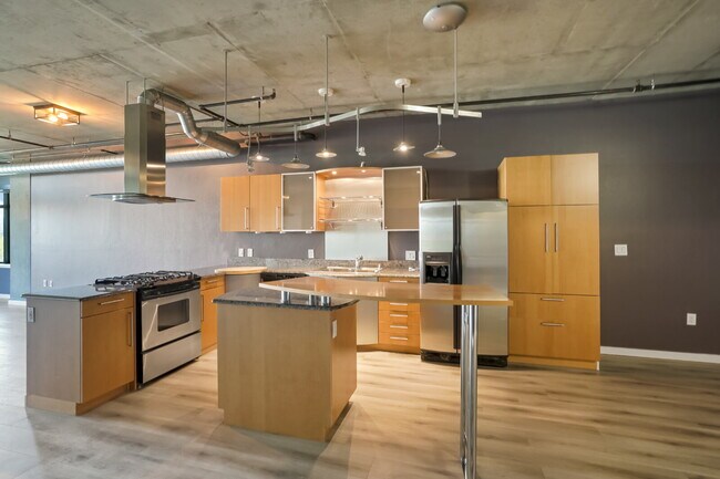 Building Photo - Large 2 Bedroom Loft in LoDo with Amazing ...