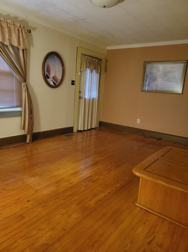 Foto del edificio - 206 N McCaskey Rd