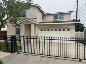 Building Photo - 1231 Saticoy St