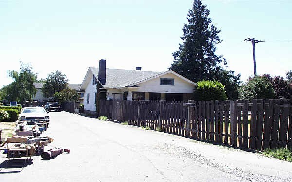 Building Photo - 13006-13010 SE Powell Blvd