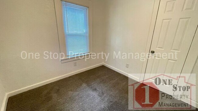 Foto del edificio - Beautiful 3 Bedroom 1.5 Bathroom Home in K...