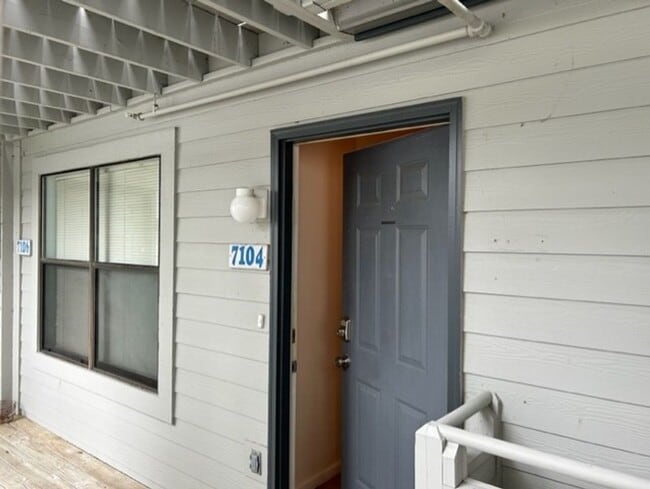 Building Photo - Treetop Villa 7104