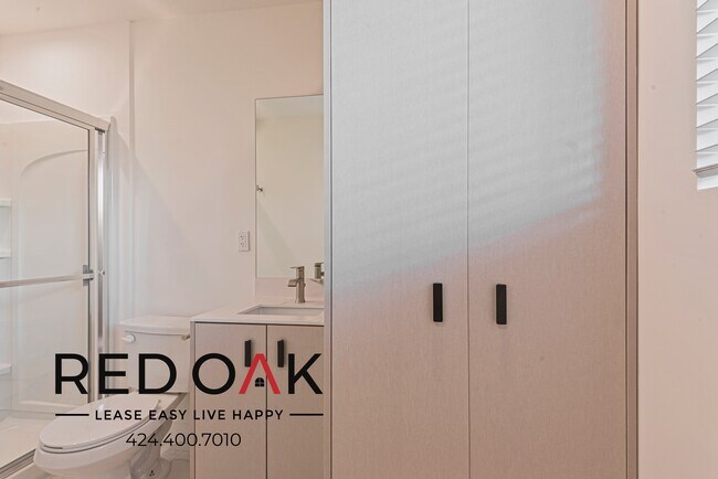 Foto del edificio - ~2 Months FREE~ Newly Renovated, Featuring...