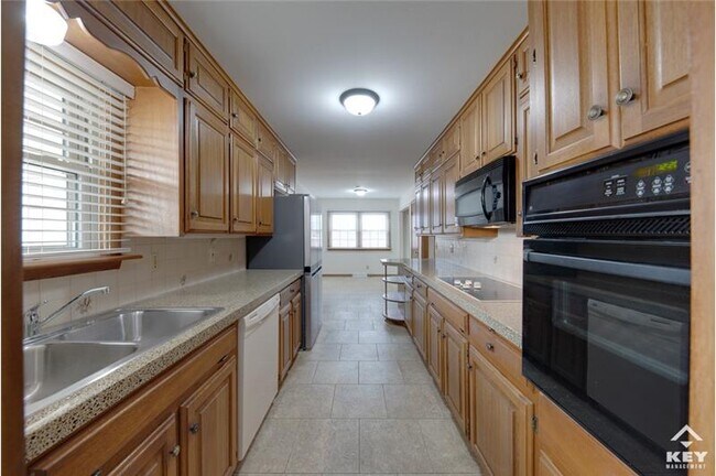 Foto del edificio - 6402 E 11th St N