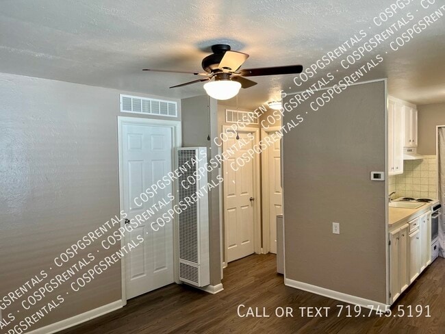 Building Photo - For Rent - 2 Bedroom 1 Bathroom - Oversize...