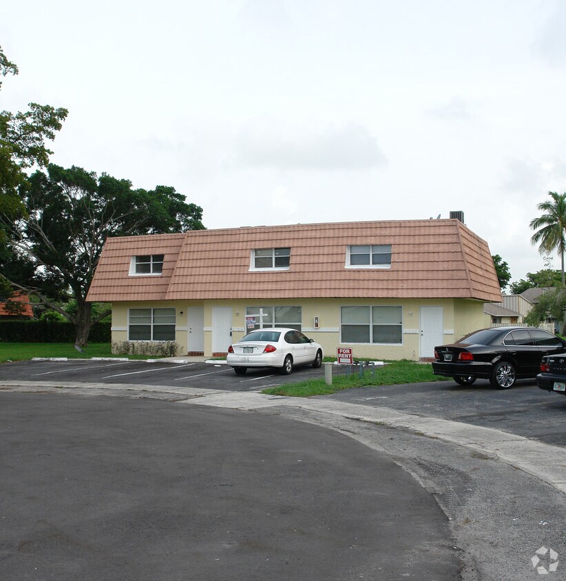 Entrada - 2021 NW 59th Ter