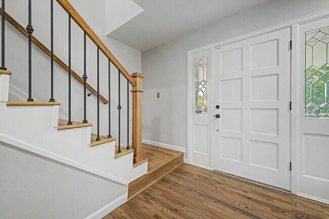 Foto del edificio - "Spacious 4-Bedroom Oasis with 4 Full Baths in Prime Englewood Location – 3306 Sq. Ft. of Comfort...