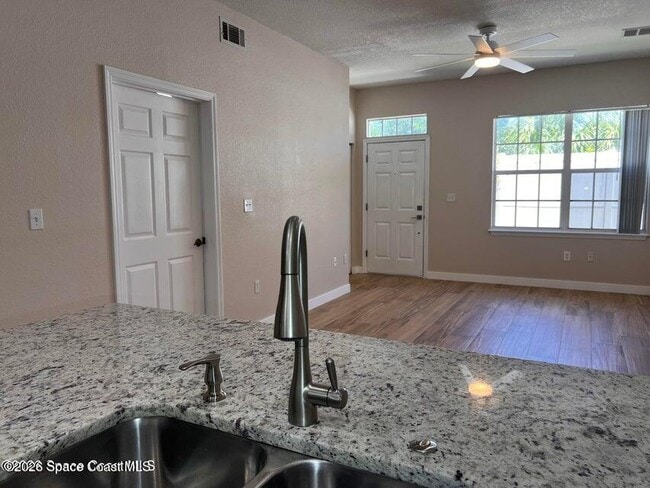 Building Photo - 105 Turpial Way