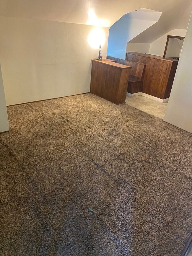 Building Photo - 2900 W Riverside Dr