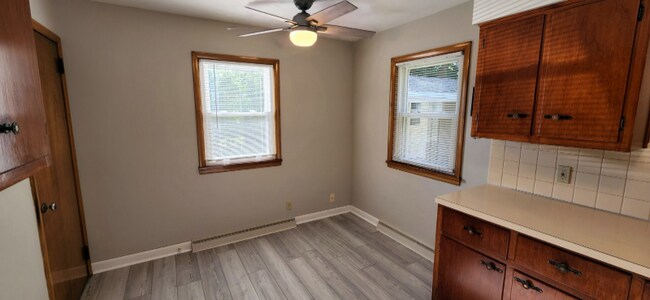 Building Photo - 517 Evans Ave