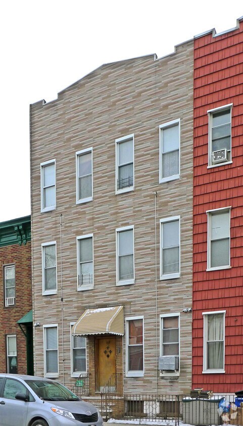 Foto del edificio - 102 Powers St