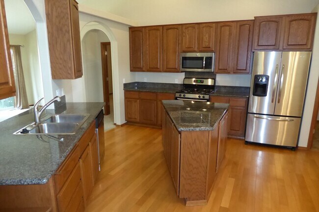 Foto del edificio - Beautiful 6 Bed/3 Bath House in Hayden, ID!
