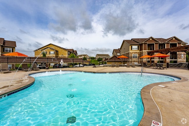 Piscina - Heights at Delaware Ridge