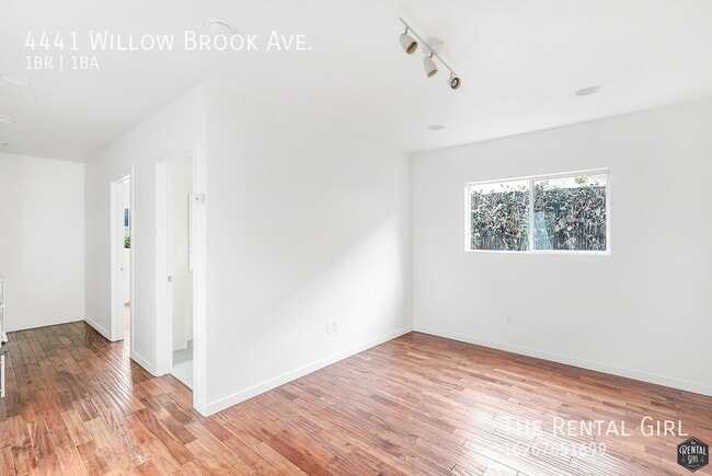 Building Photo - ADORABLE BUNGALOW COMMUNITY | PRIME VIRGIL...