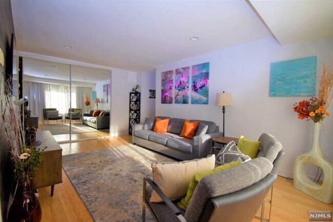 Foto del edificio - 454 D River Rd
