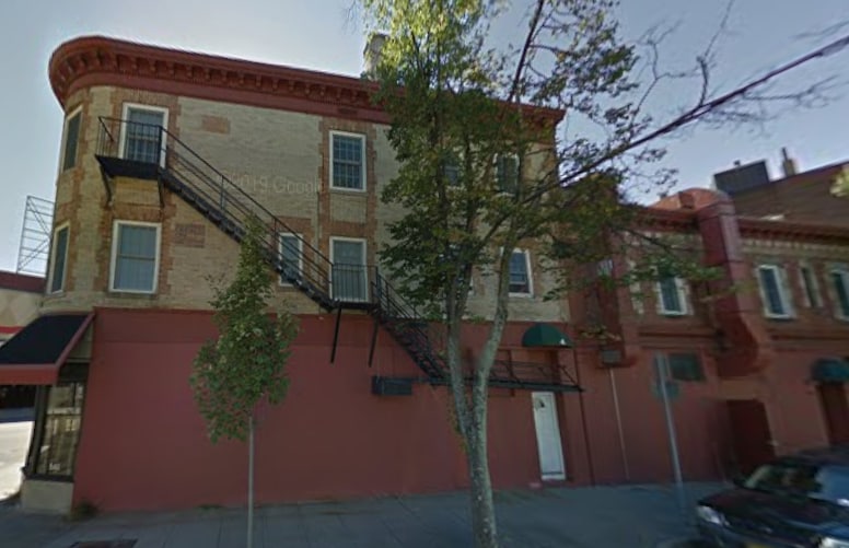 Foto del edificio - 4 Bishop Allen Dr