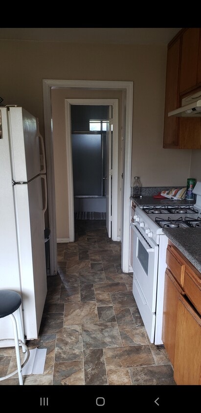 Primary Photo - 117 E 6th St