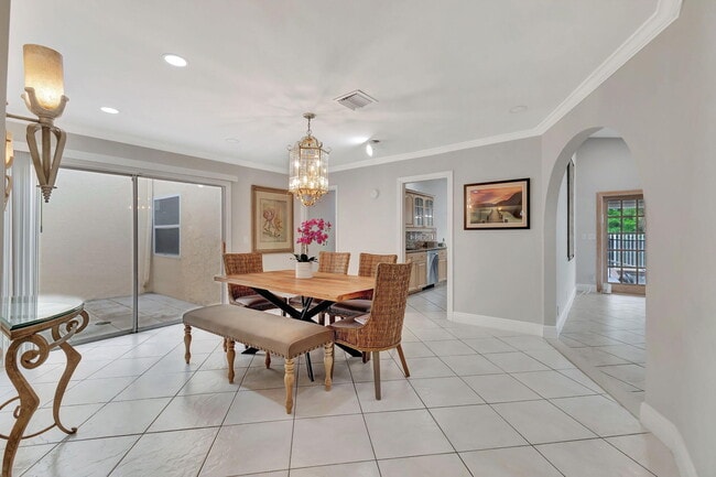 Building Photo - 7883 Villa Nova Dr N