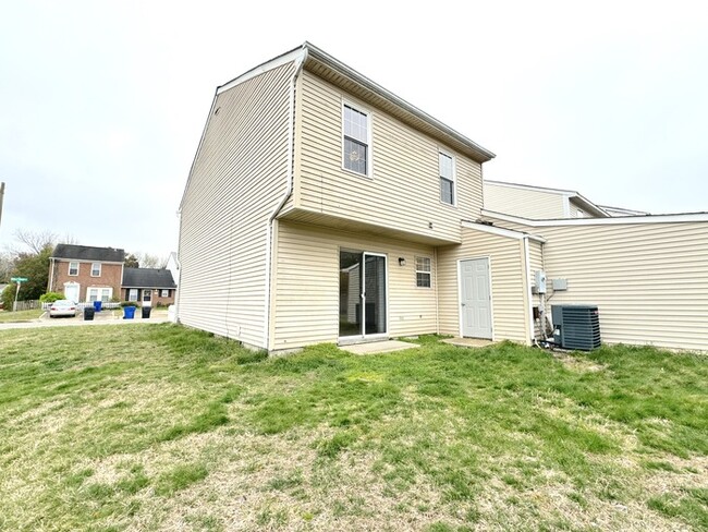 Building Photo - 2 bed 3 bath home in Virginia Beach